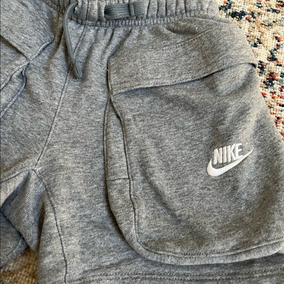 Boys Nike Shorts - Picture 2 of 4
